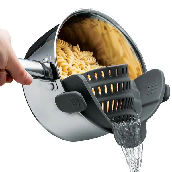 Colador de distintos Alimentos como pastas, fideos y ensaladas